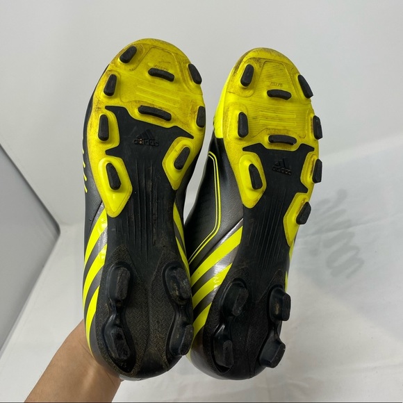 EUC**ADIDAS**Predator**Cleats US 4 - Picture 5 of 5